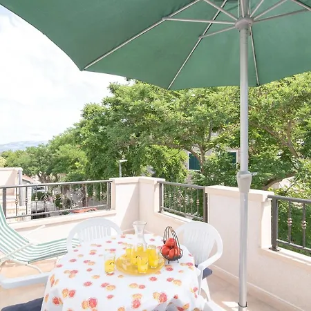 Apartment Mare Postira
