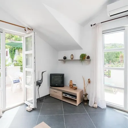 Apartment Mare Postira