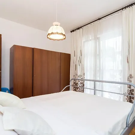 Apartment Mare Postira