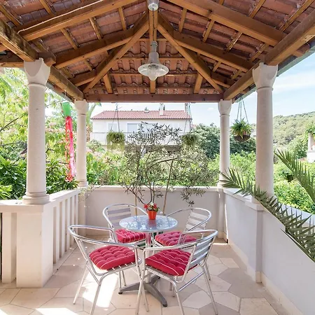Mare Apartment Postira