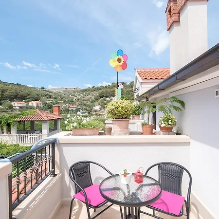 Apartment Mare Postira