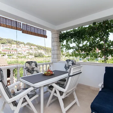 Mare Apartment Postira